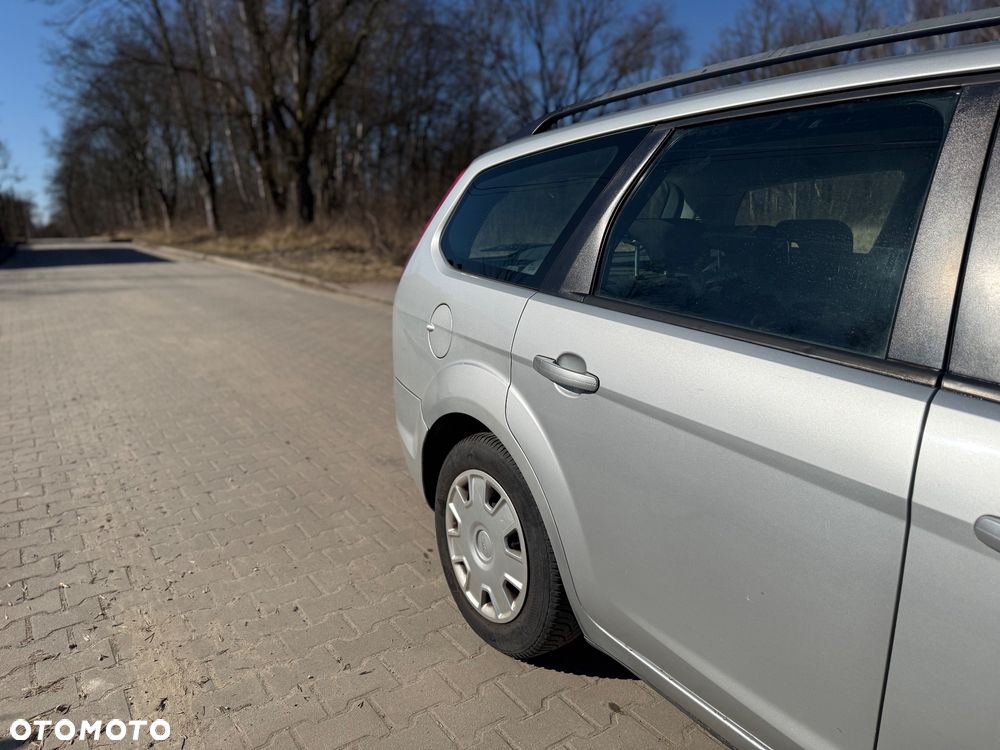 Ford Focus SW 1.6 TDCi DPF Silver Magic - 4