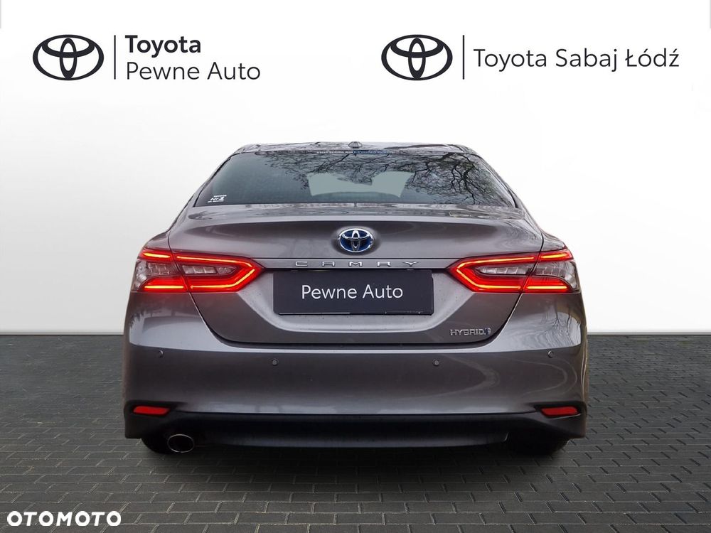 Toyota Camry - 4