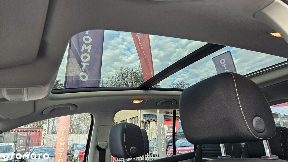 Volkswagen Touran 1.6 TDI DPF DSG Cup - 33