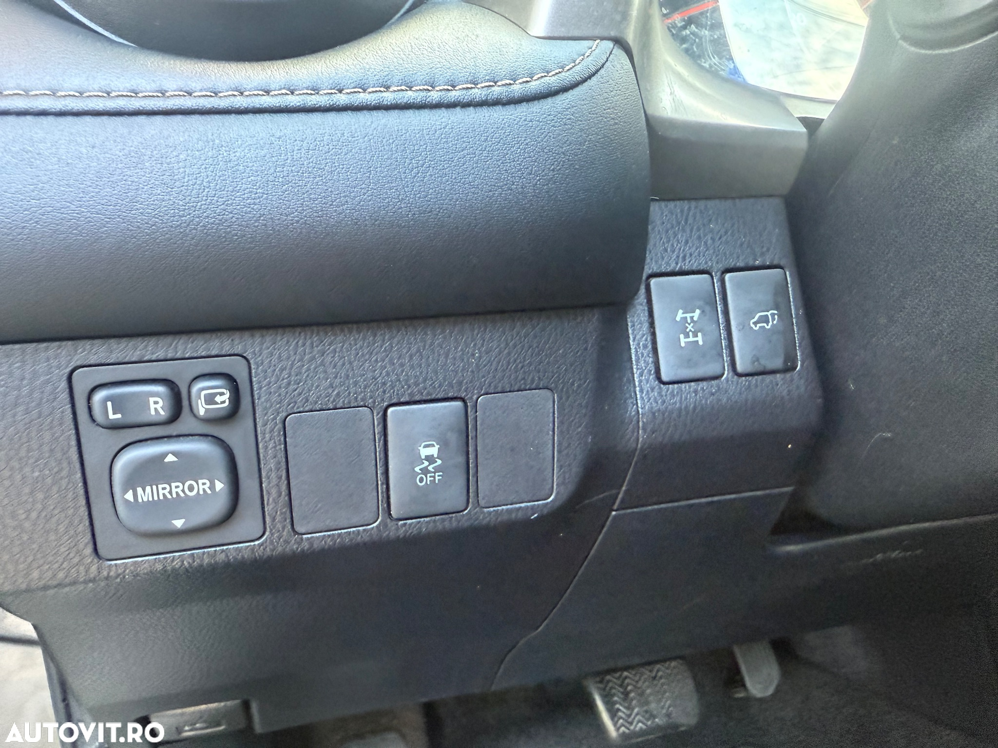 Toyota RAV4 2.2 D-4CAT 4WD Aut Luxury - 28