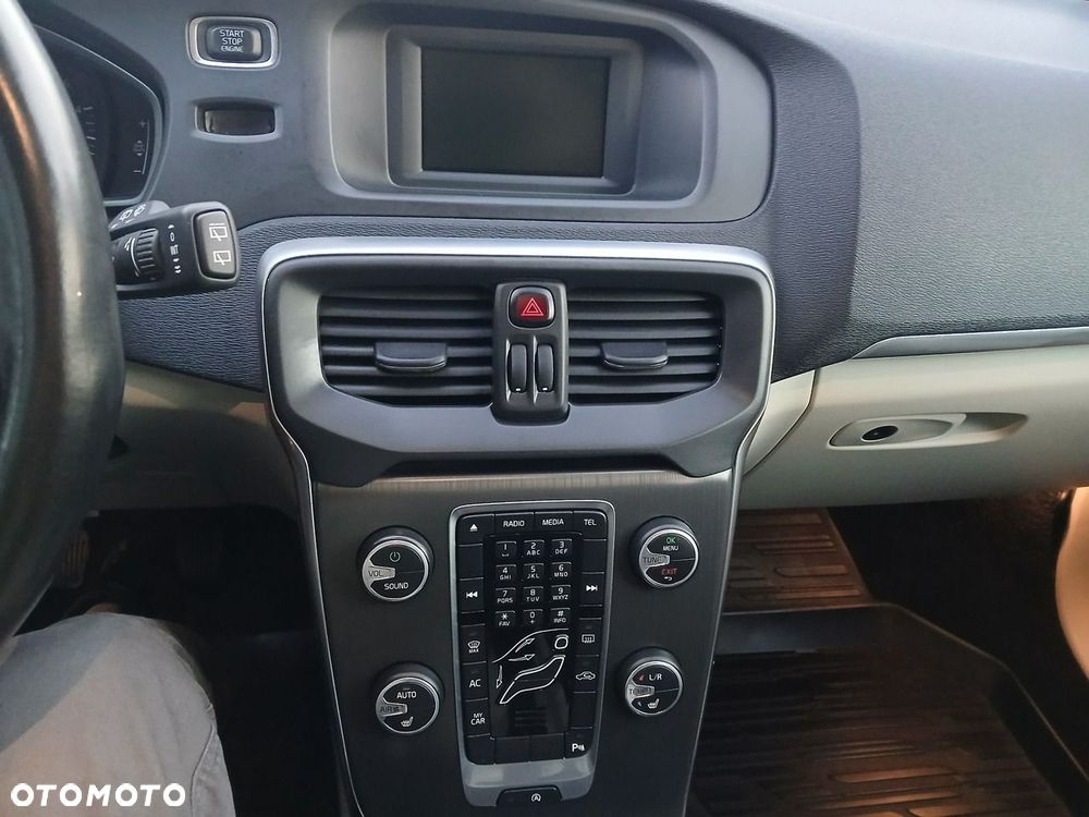 Volvo V40 - 25