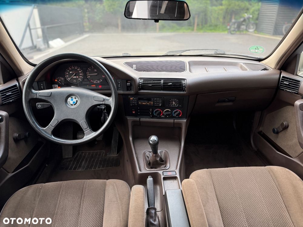 BMW Seria 5 520 i - 17