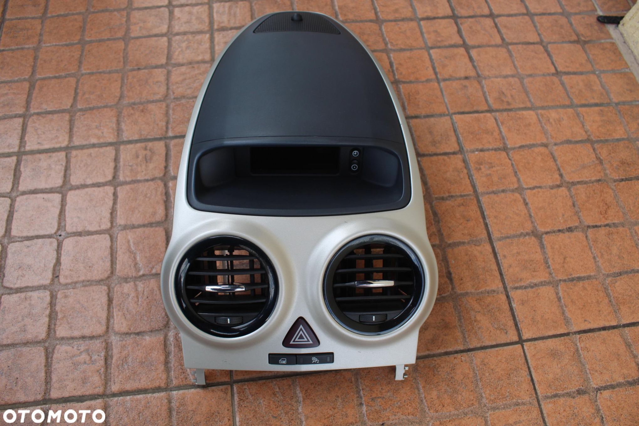 PANEL ŚRODKOWY KONSOLI ZEGAREK OPEL CORSA D - 1