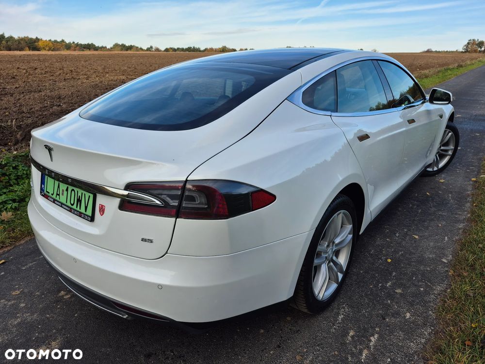Tesla Model S - 5