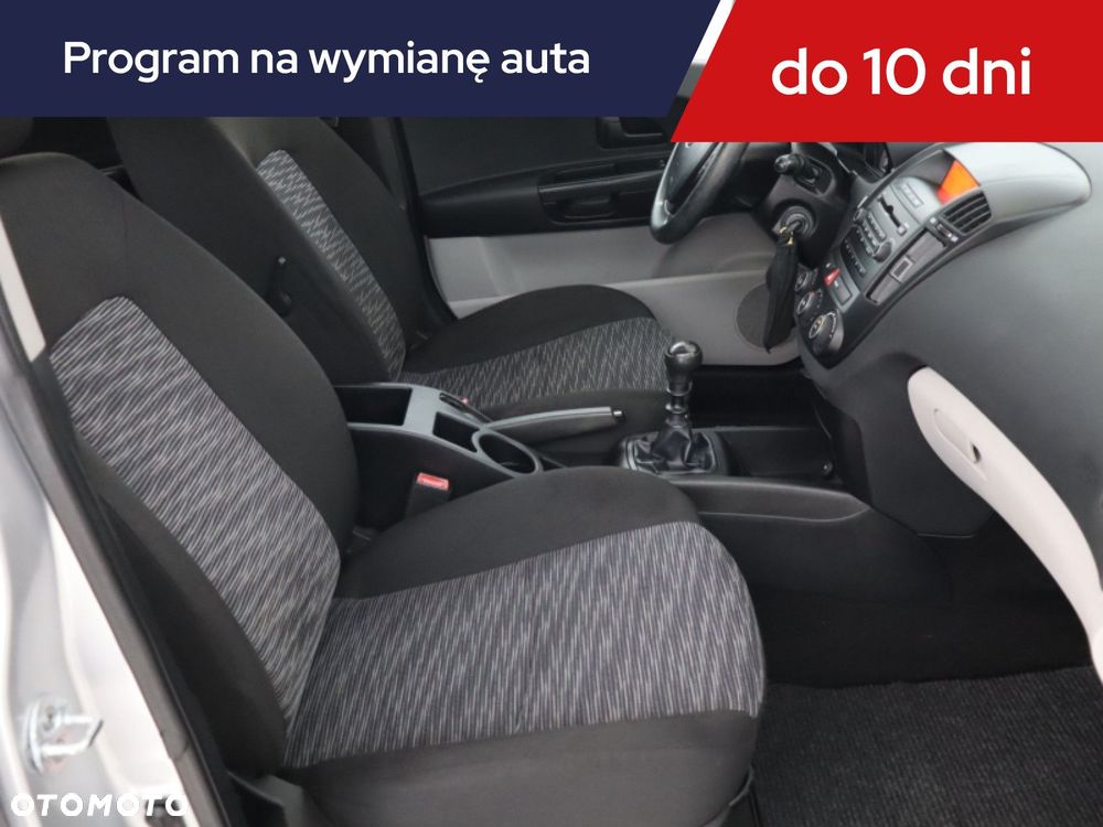 Kia Ceed - 11
