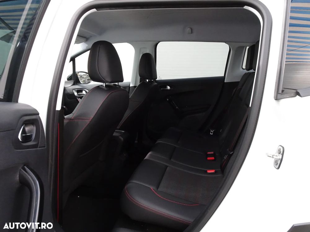 Peugeot 2008 1.2 L PureTech STT GT Line - 12