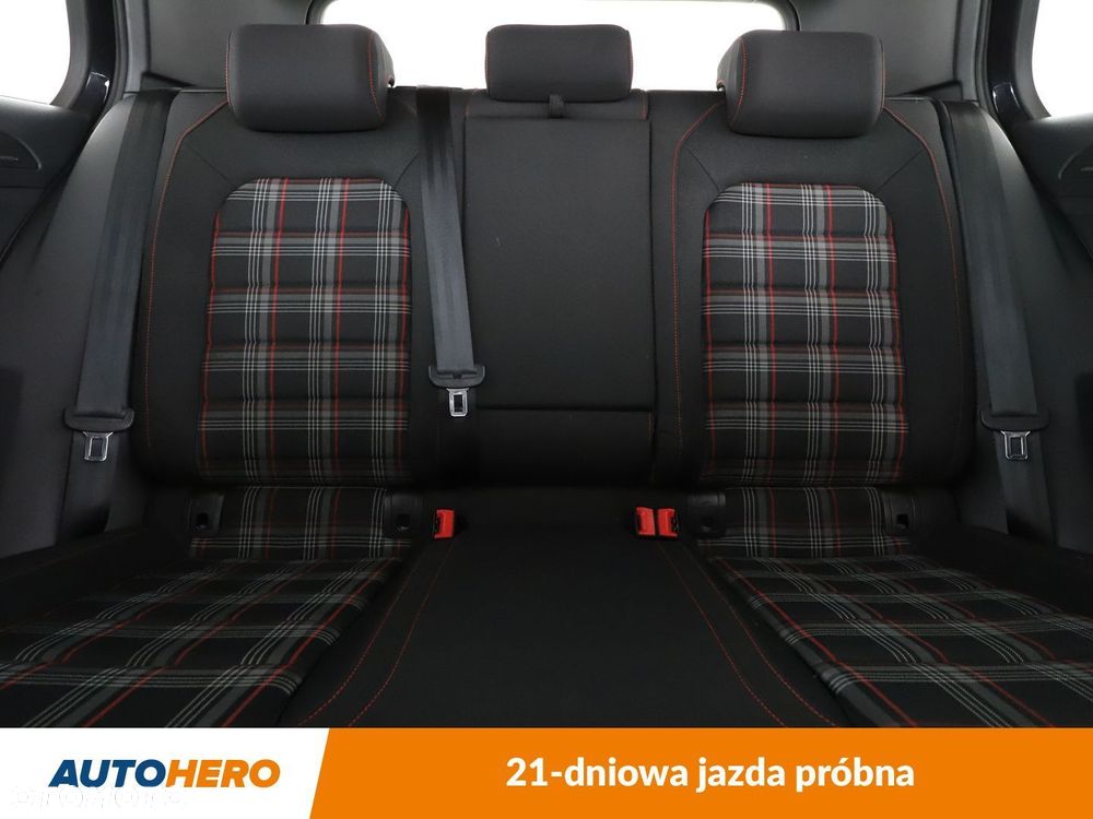 Volkswagen Golf - 16