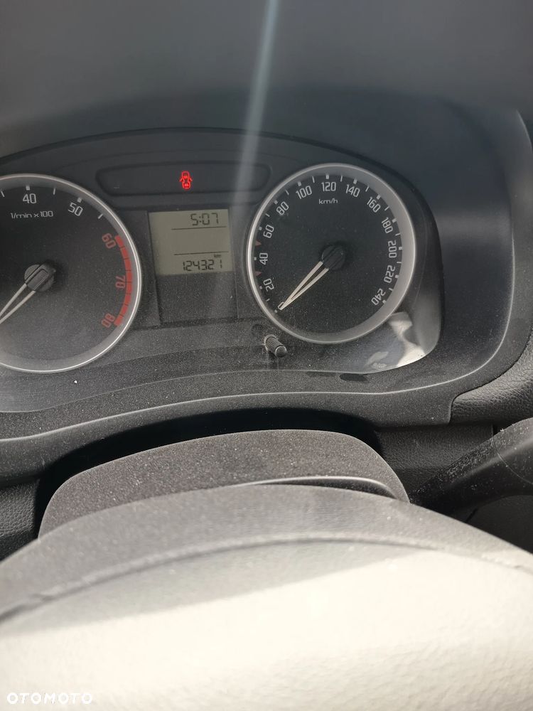 Skoda Fabia 1.6 16V Style - 14