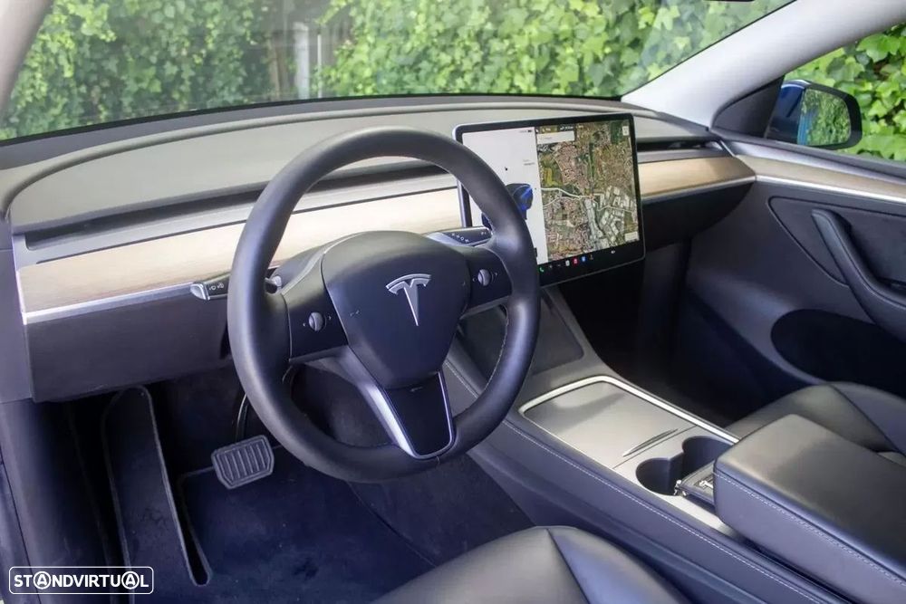 Tesla Model Y Long Range Dual Motor AWD - 12