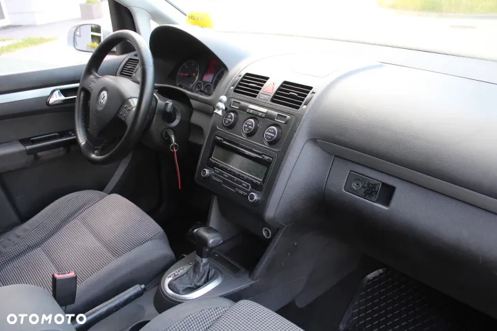 Volkswagen Touran 2.0 TDI Highline DSG - 11