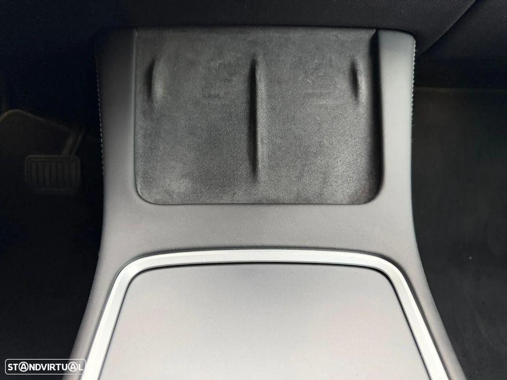 Tesla Model Y - 16