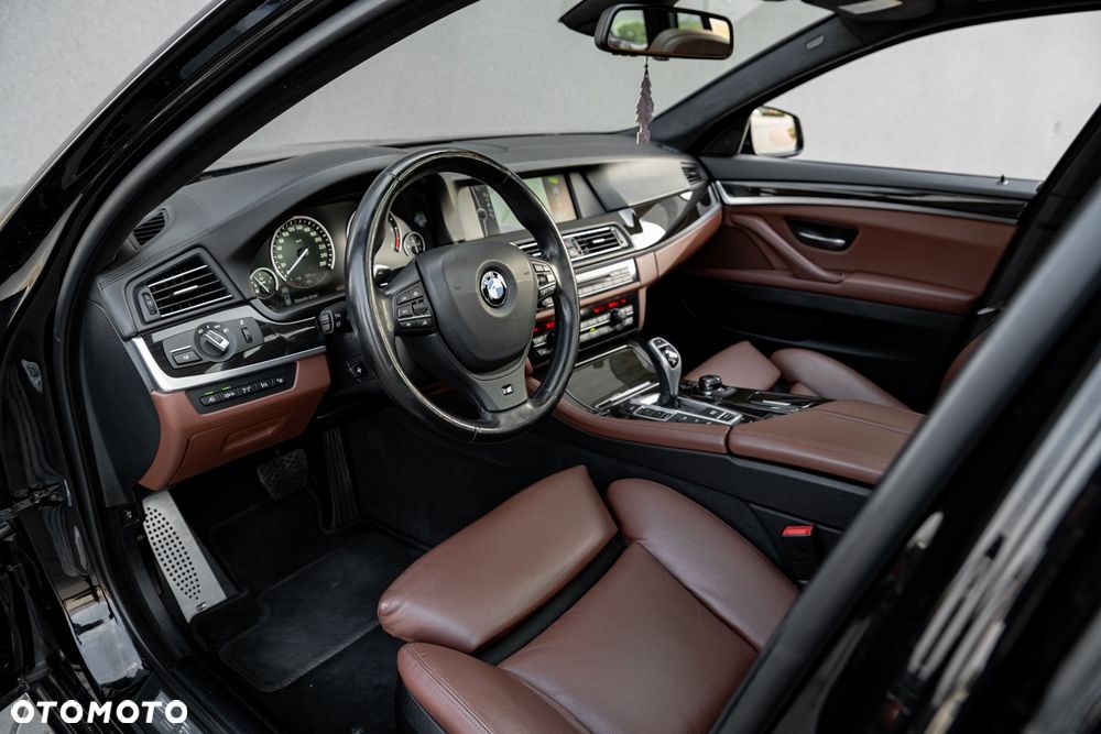 BMW Seria 5 M550d xDrive - 16