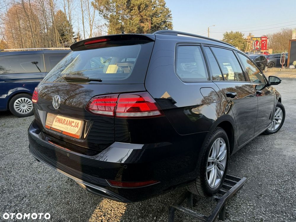 Volkswagen Golf - 6