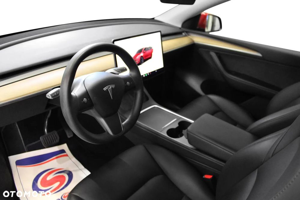 Tesla Model Y Long Range AWD - 13