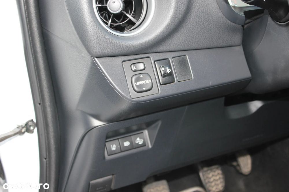 Toyota Yaris 1.5 20th Anniversary - 11