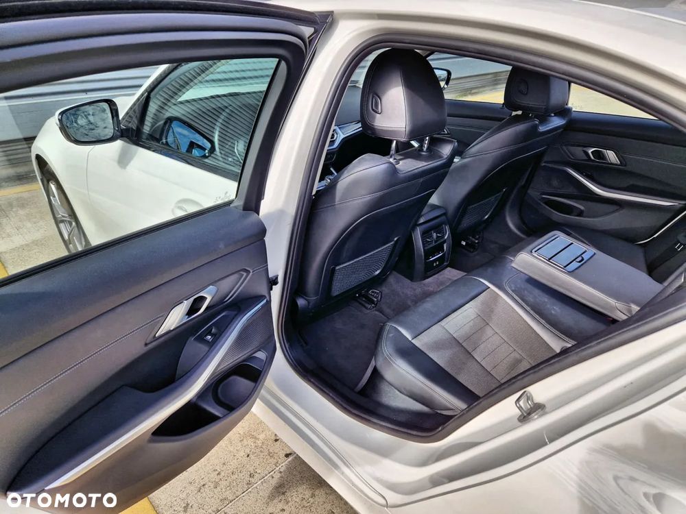 BMW Seria 3 318d Sport Line - 14