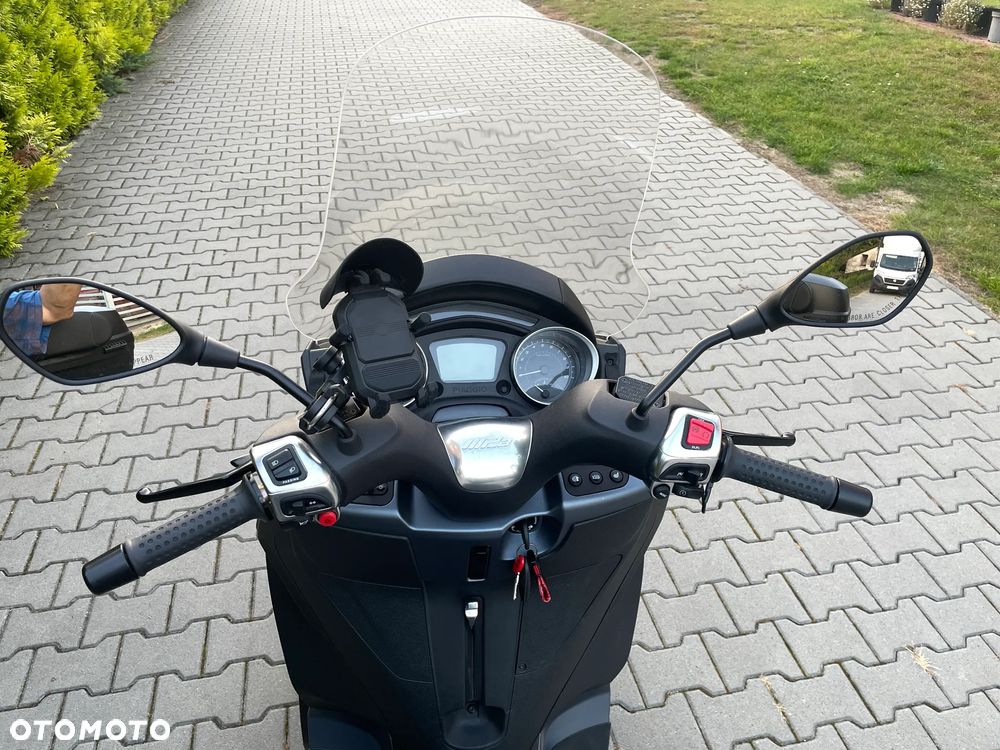 Piaggio MP-3 - 8