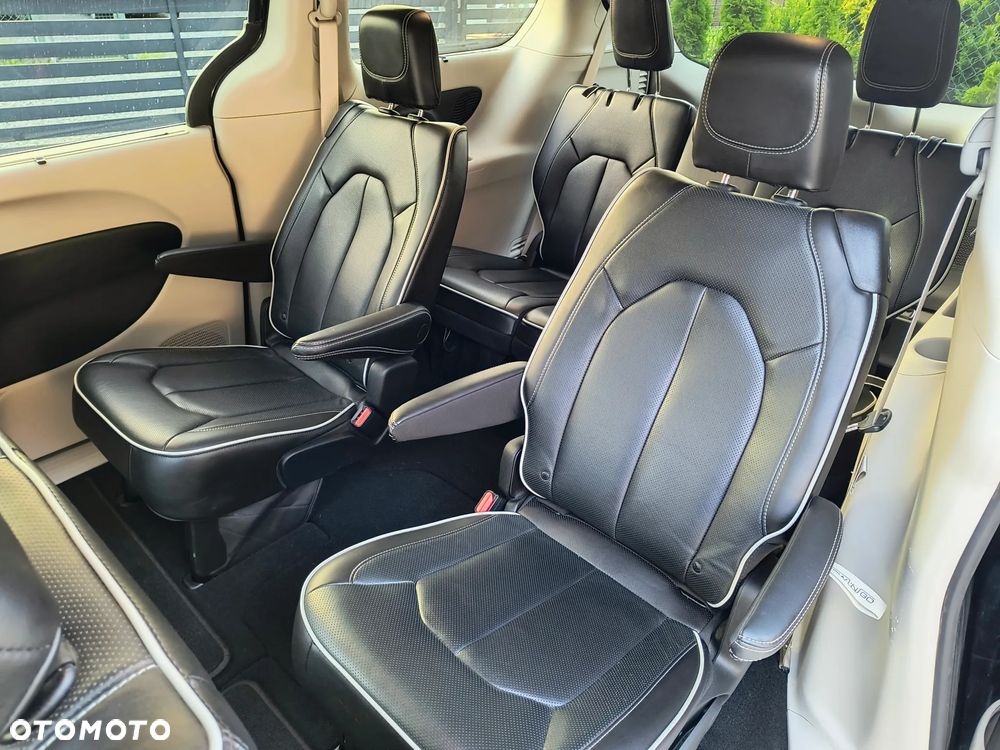 Chrysler Pacifica - 14