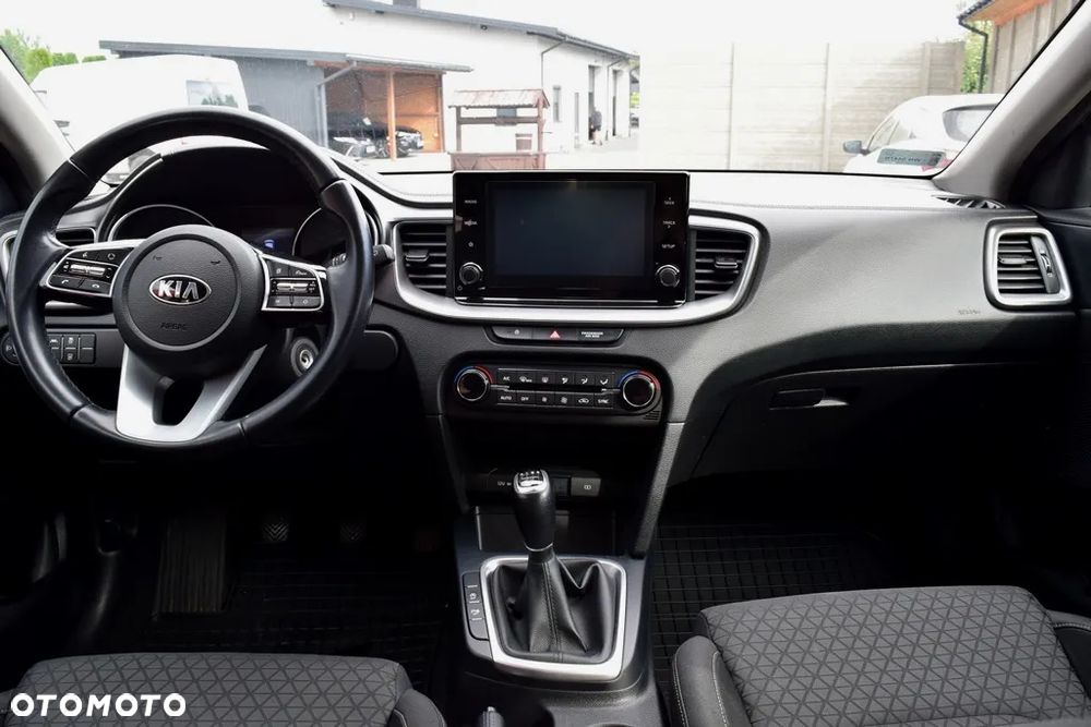 Kia Ceed 1.6 CRDi SCR M - 31