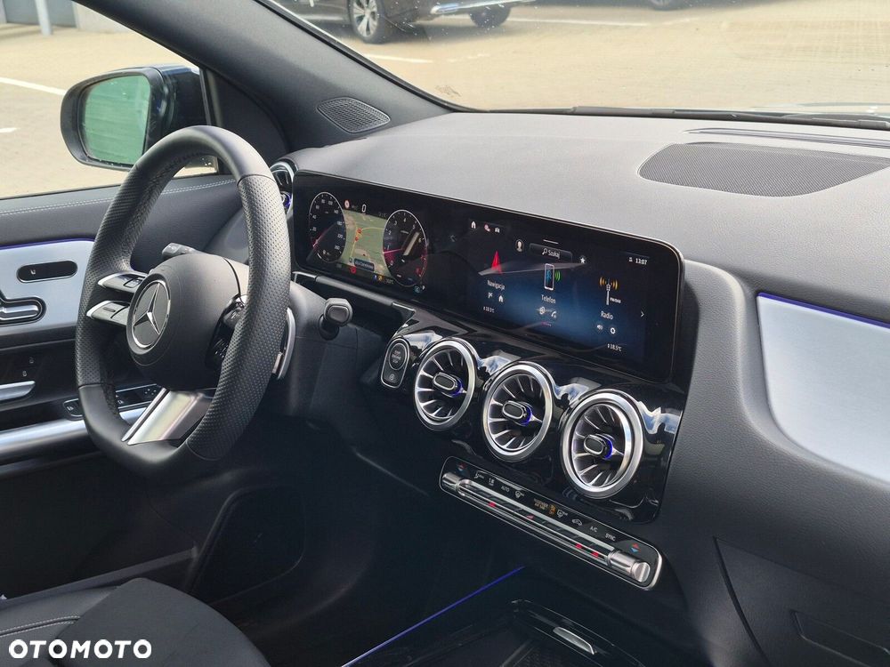 Mercedes-Benz GLA - 32