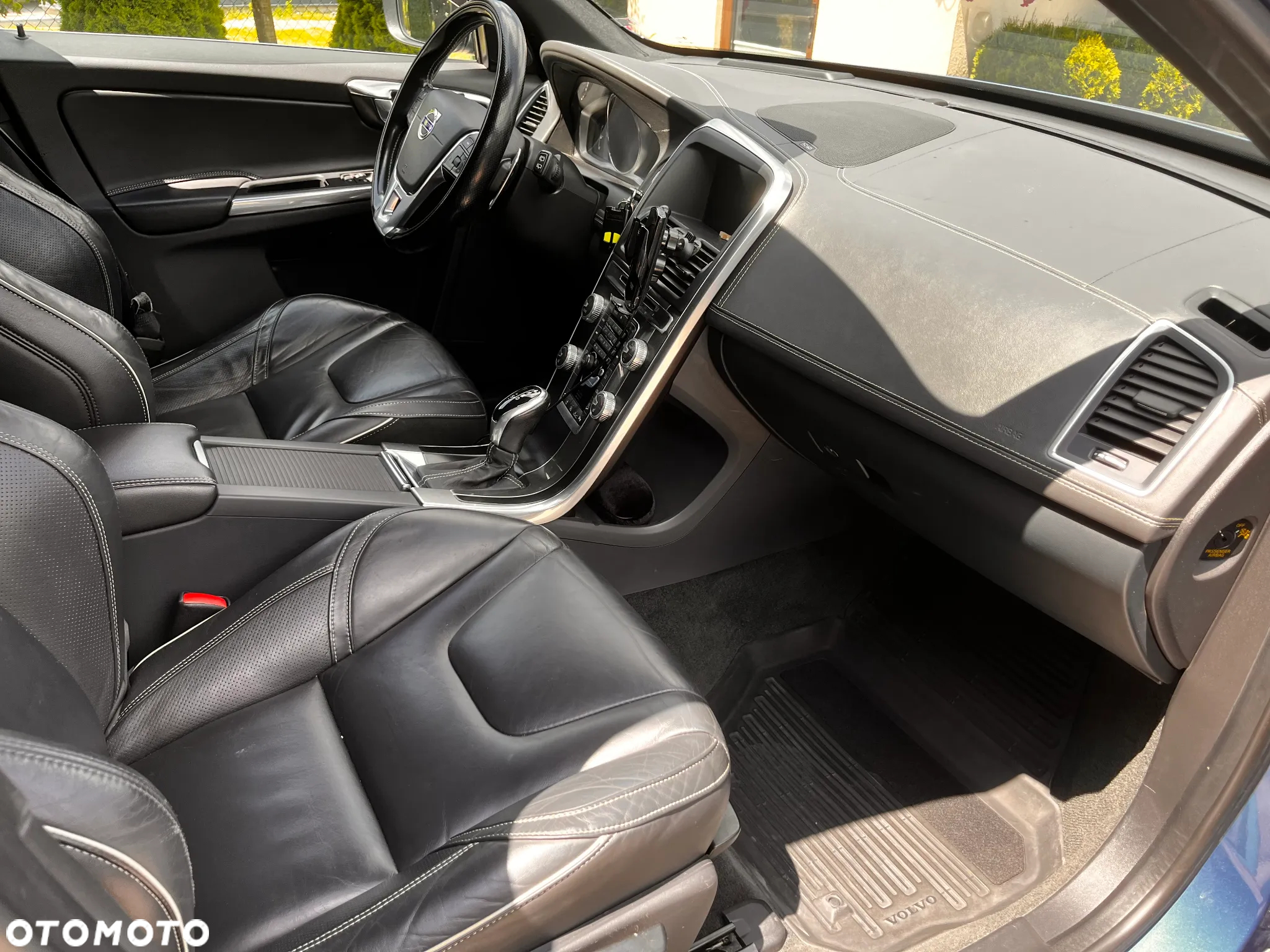 Volvo XC 60 D5 AWD R-Design Momentum - 6