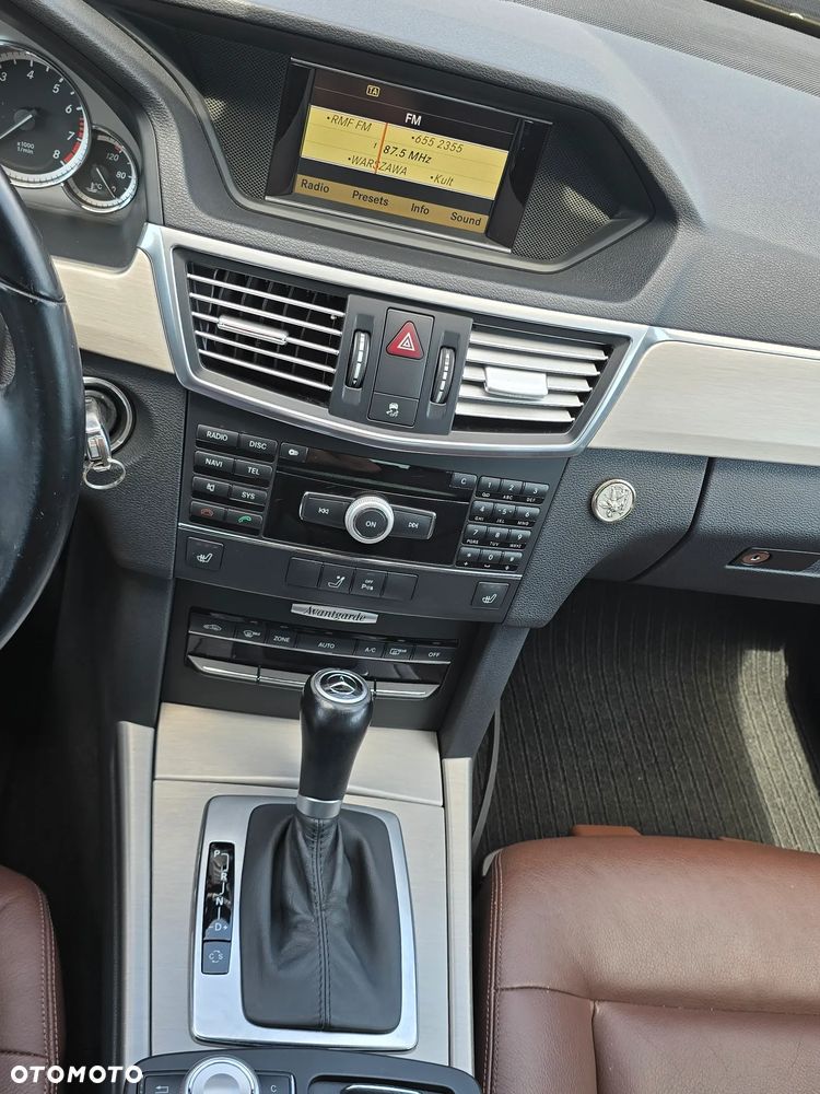 Mercedes-Benz Klasa E 250 CGI BlueEFFICIENCY 7G-TRONIC Avantgarde - 31