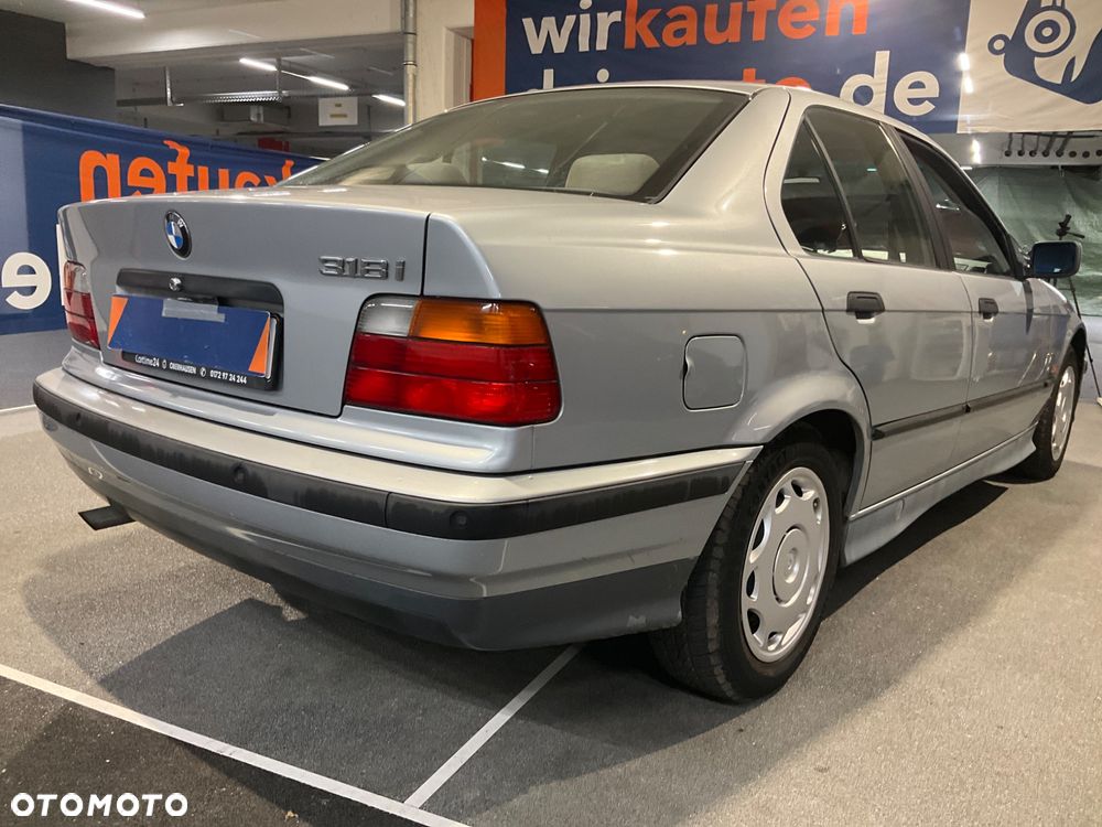 BMW Seria 3 318i - 34