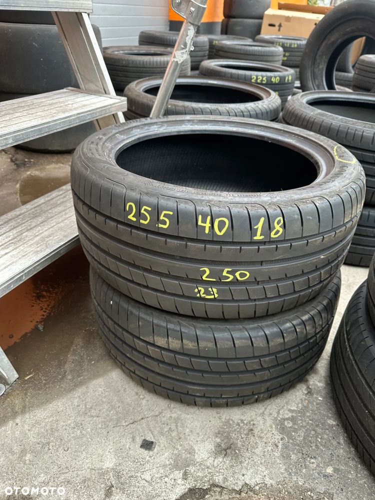 255/40x18 Good Year - 1