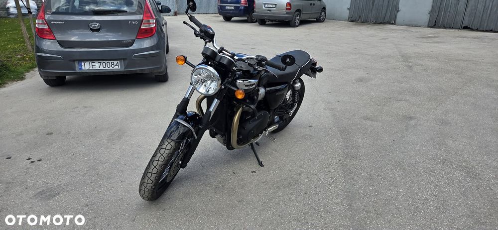 Triumph Bonneville - 2