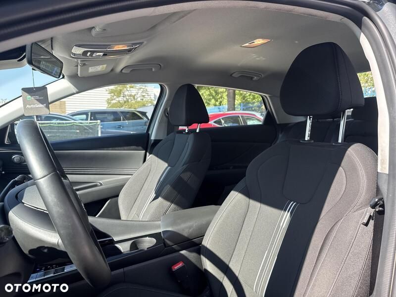 Hyundai Elantra - 15