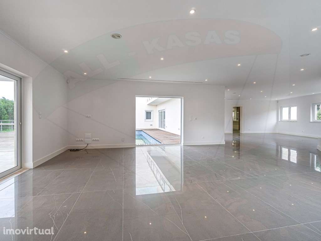 Elegante Moradia T4 - Piscina, Spa, Ginásio, Jardim - Belas Club Campo - Grande imagem: 2/37