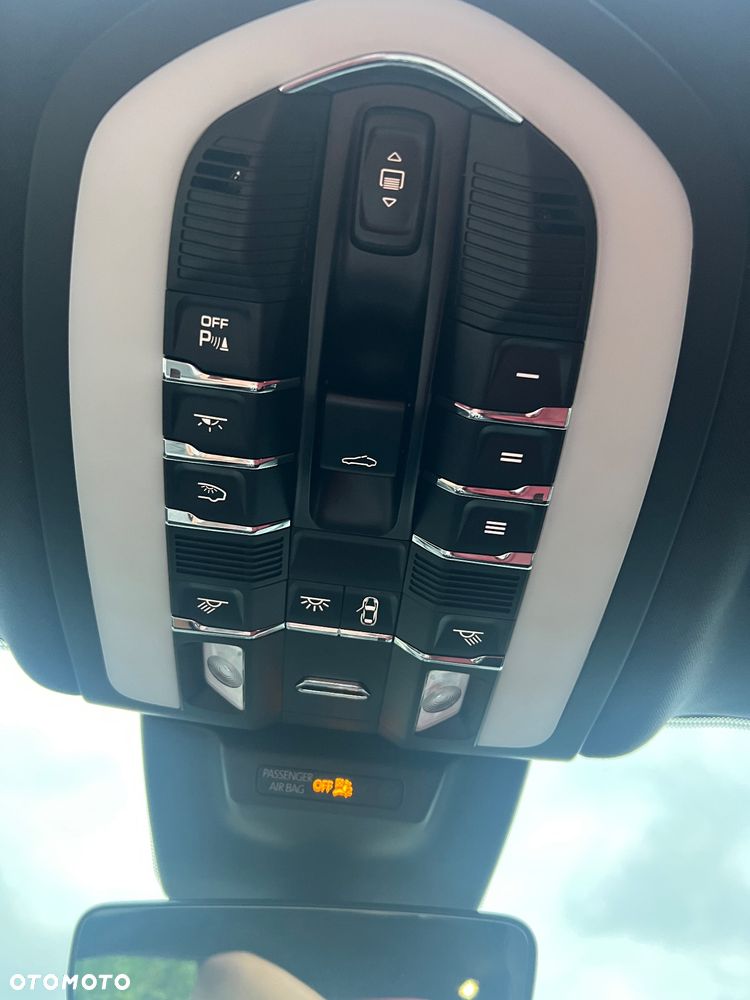 Porsche Macan - 29