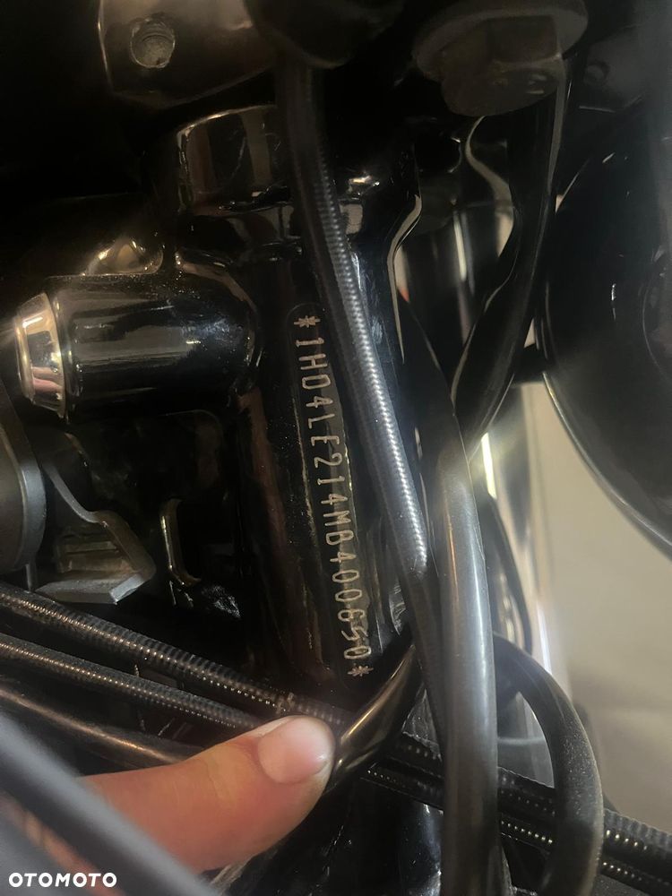 Harley-Davidson Sportster Iron 883 - 5