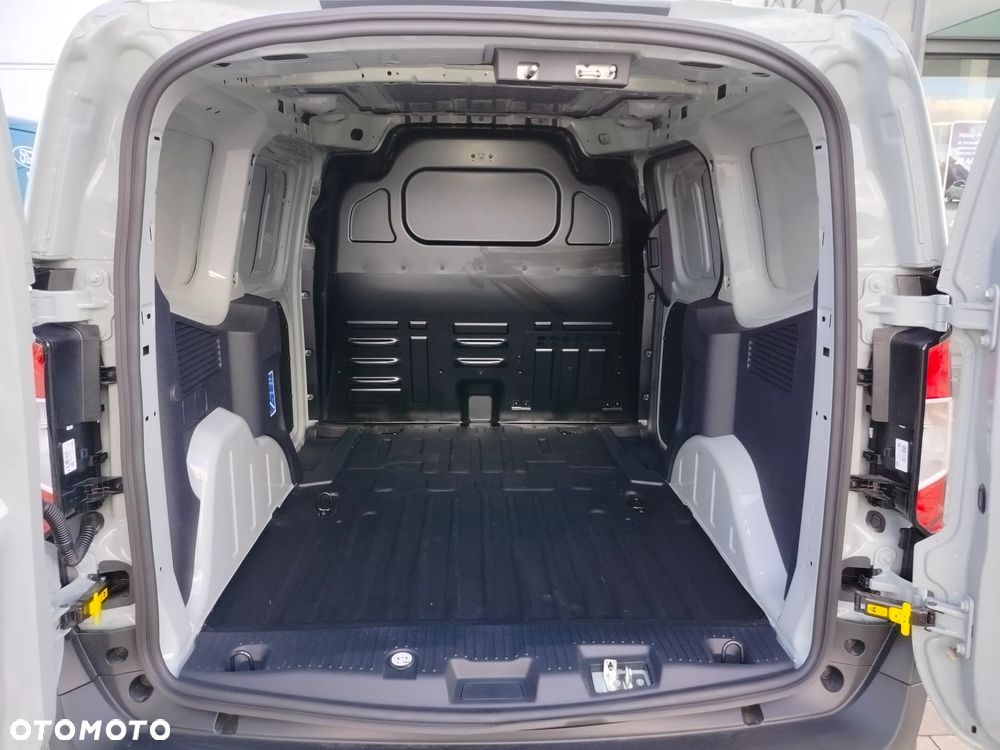 Ford Transit Courier - 17