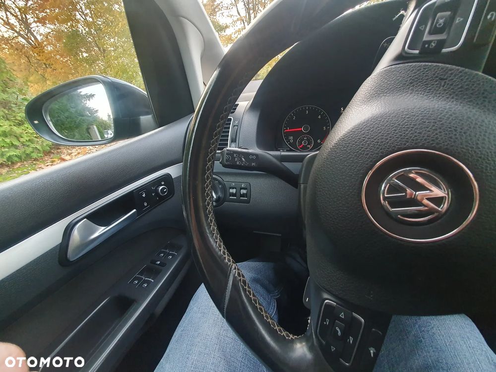 Volkswagen Touran 2.0 TDI DPF BlueMotion Technology DSG Comfortline - 16