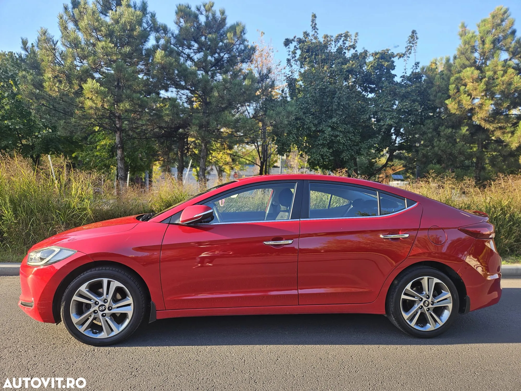 Hyundai Elantra 1.6 CRDI Comfort - 2