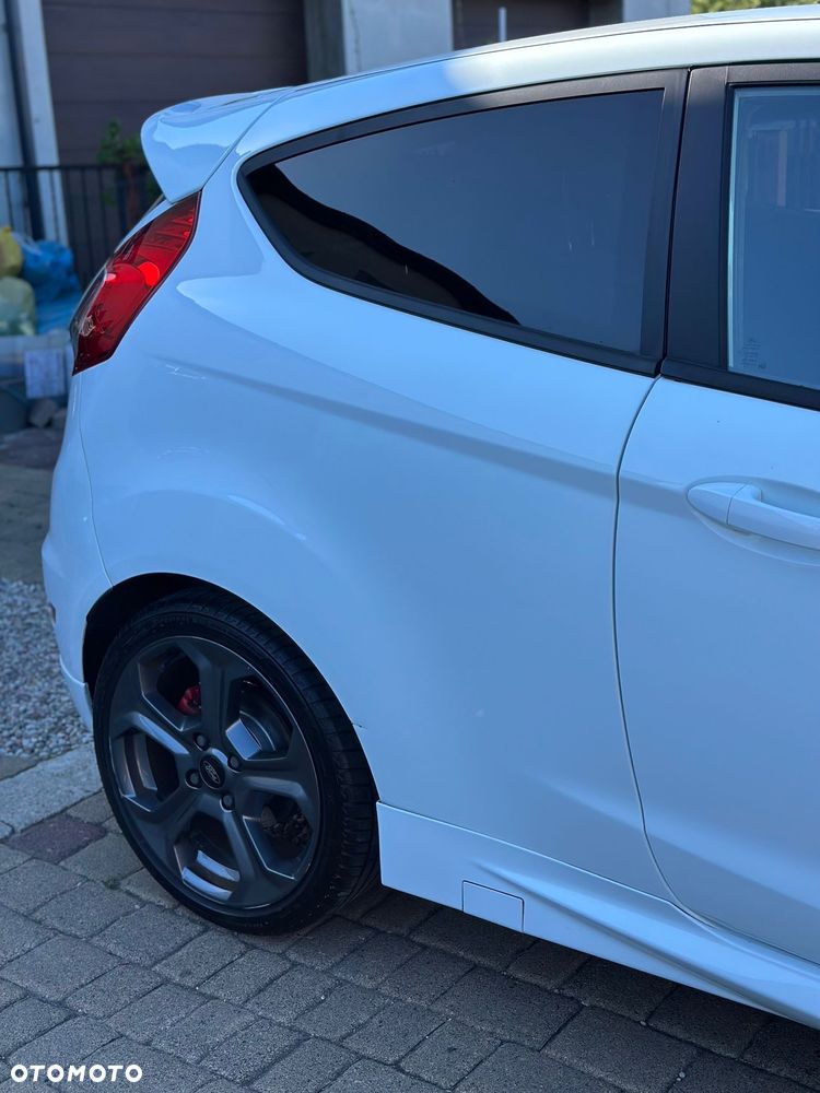 Ford Fiesta 1.6 EcoBoost mit Leder-Sport-Paket ST - 19