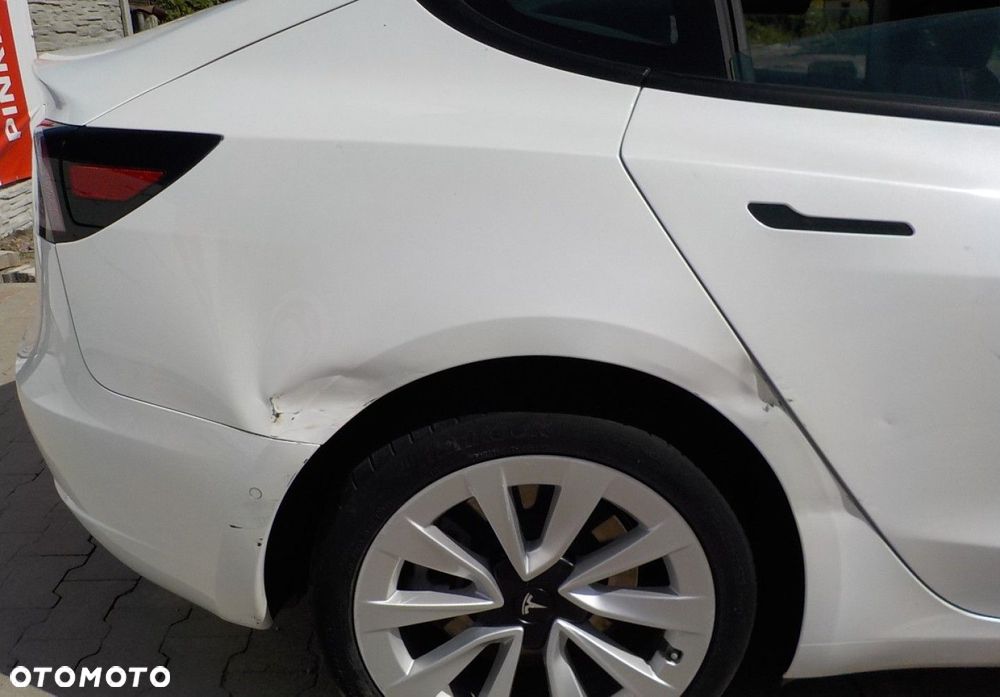 Tesla Model 3 - 12