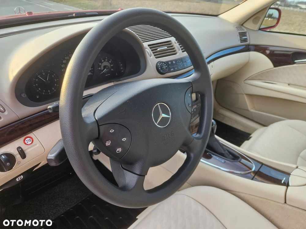Mercedes-Benz Klasa E 320 Classic - 24