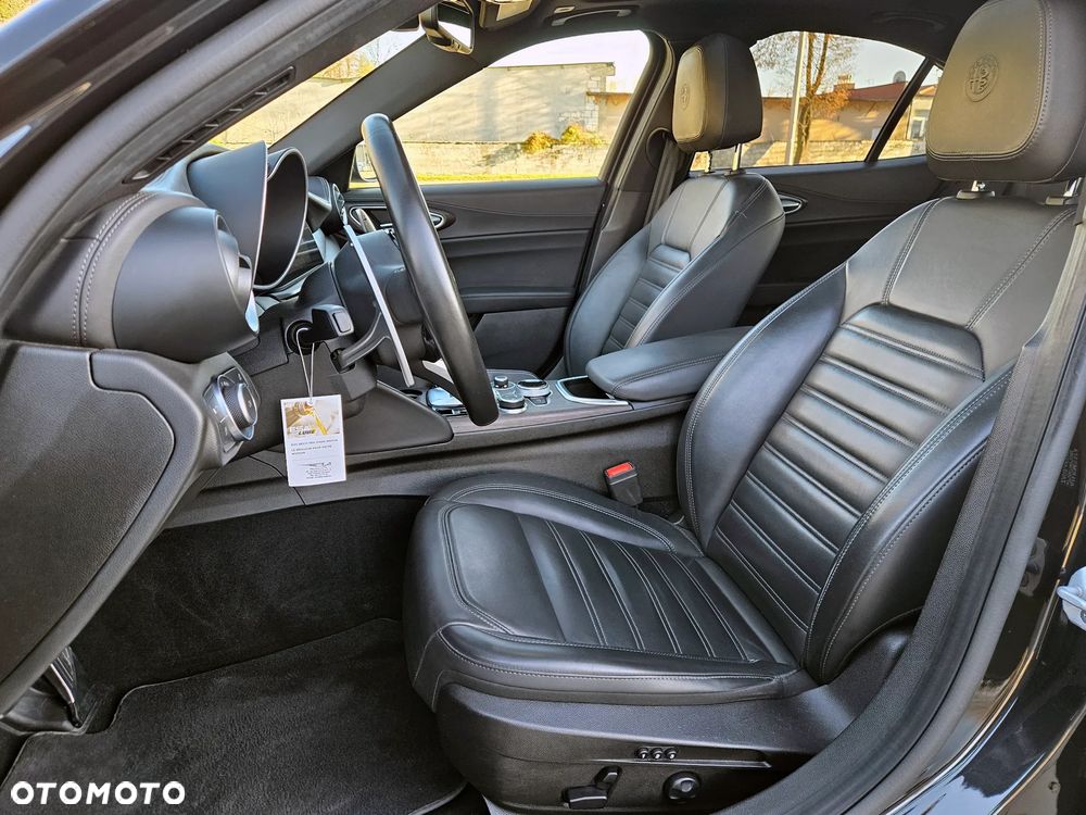 Alfa Romeo Giulia 2.0 Turbo 16V AT8-Q4 Veloce - 8