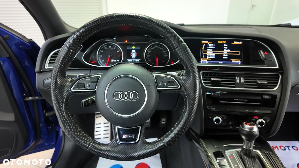 Audi RS4 Avant Standard - 26
