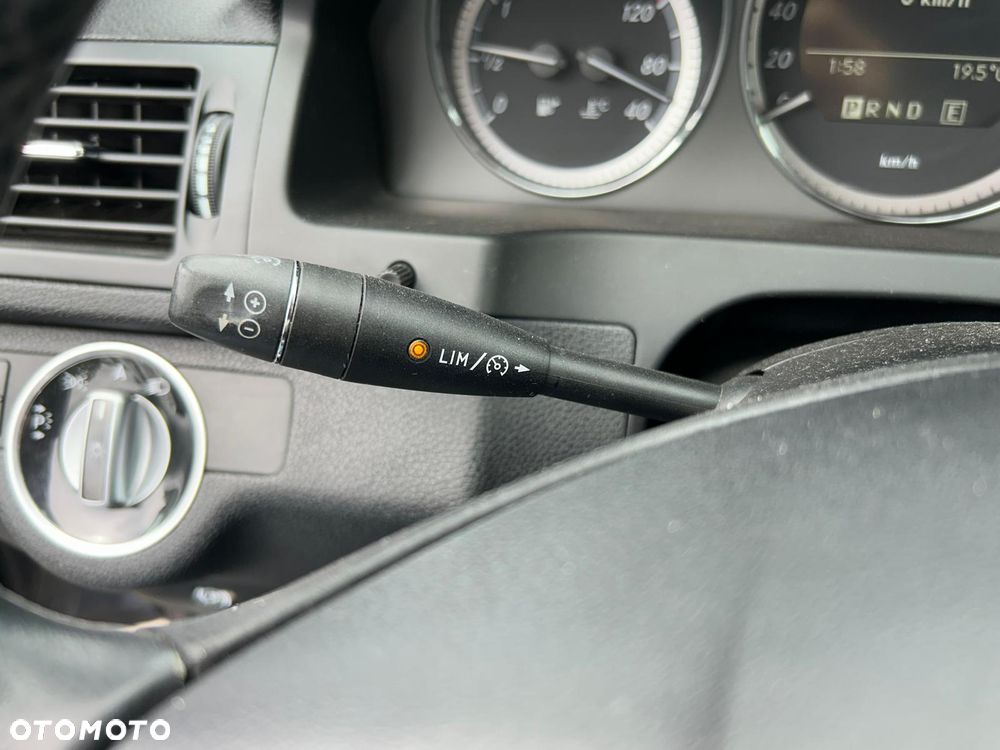 Mercedes-Benz Klasa C 220 CDI DPF Automatik BlueEFFICIENCY - 39