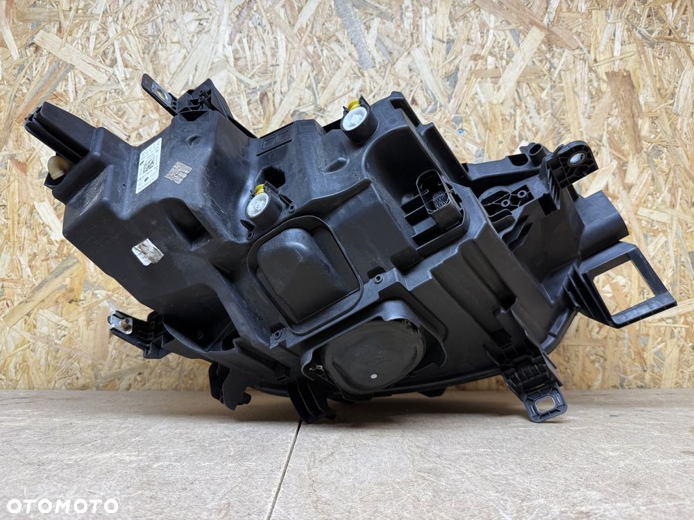 LAMPA LEWA FULL LED VOLVO ID3 10B941005A - 6