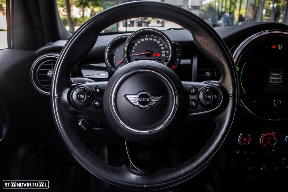 MINI 5 Portas Cooper SD Aut. - 13