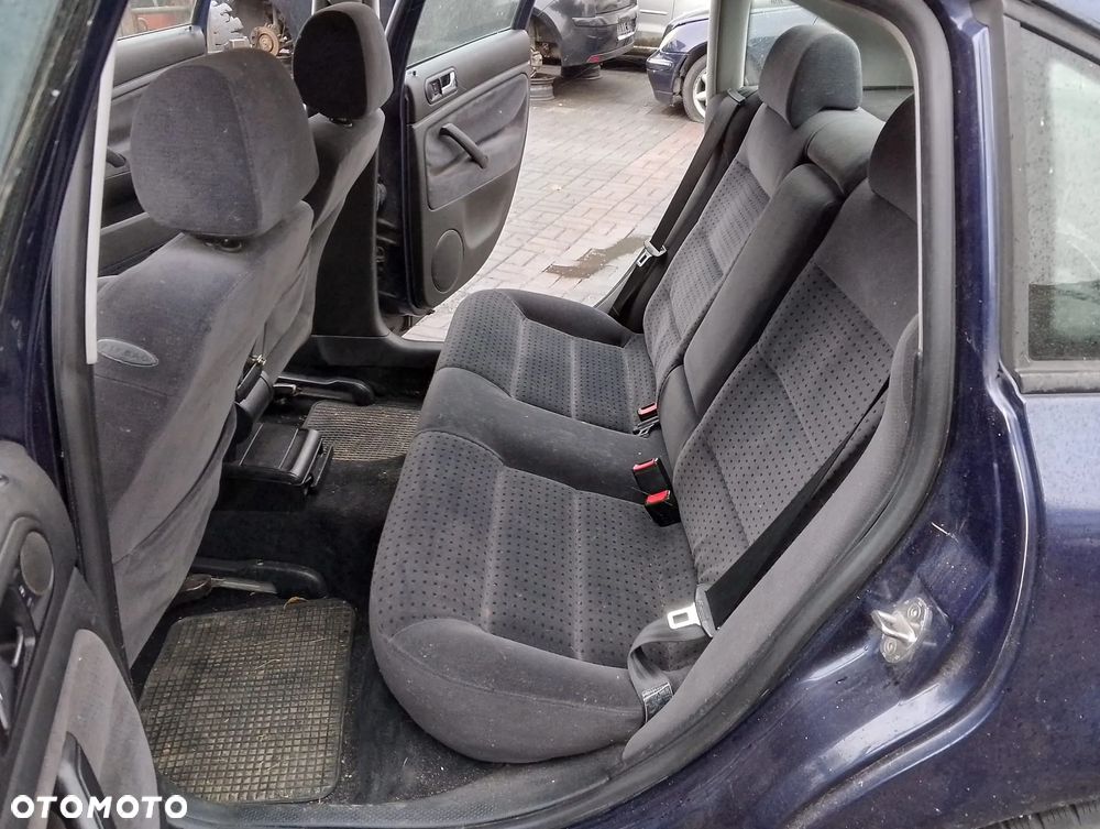 Volkswagen Passat B5 (97-00.) 1.6 B 100KM. Silnik AHL (ADP, ANA, ARM) Skrzynia DWG lakier LN5Y.Cały na części. GWARANCJA !!!  Przód Tył Zestaw Komplet Drzwi Klapa Zderzak Błotnik Maska Grill Atrapa Szyba Pas Lampa Lusterko Boczki Fotel Kanapa Kokpit Deska Rozdzielcza Przełącznik Włącznik Sterownik Przewody Wiązka Instalacja Moduł Komputer Czujnik Listwa Pompa Alternator Wtryski Głowica Rozrusznik Kompresor Sprzęgło Dwumas Silnik Skrzynia ABS Klimatyzacji Paliwa Wspomagania Kolektor Turbina Przepustnica Zawór Chłodnica Koło Hak Belka Sanki Zawieszenie Mcpherson Półoś Amortyzator Wydech Tłumik Zacisk Most - 12