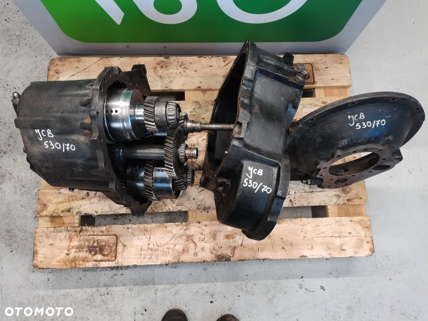 JCB 536-70 {Obudowa skrzyni Powershift} - 3