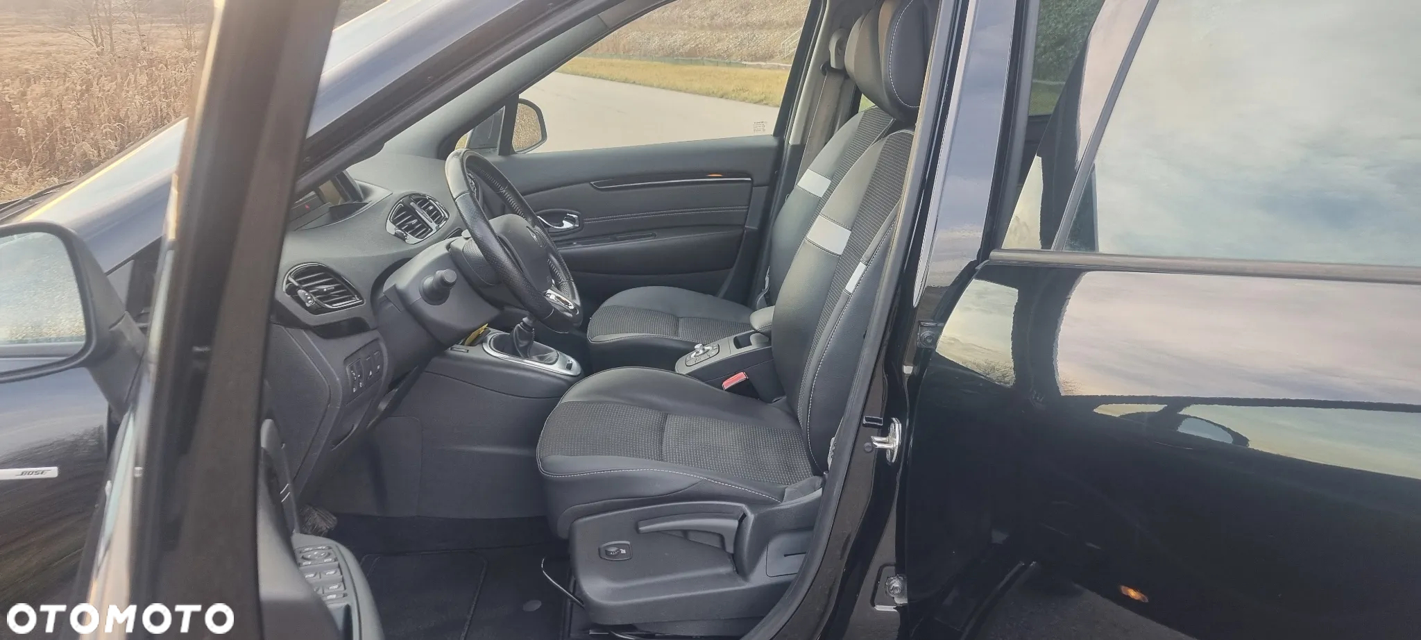 Renault Grand Scenic ENERGY TCe 130 BOSE EDITION - 14