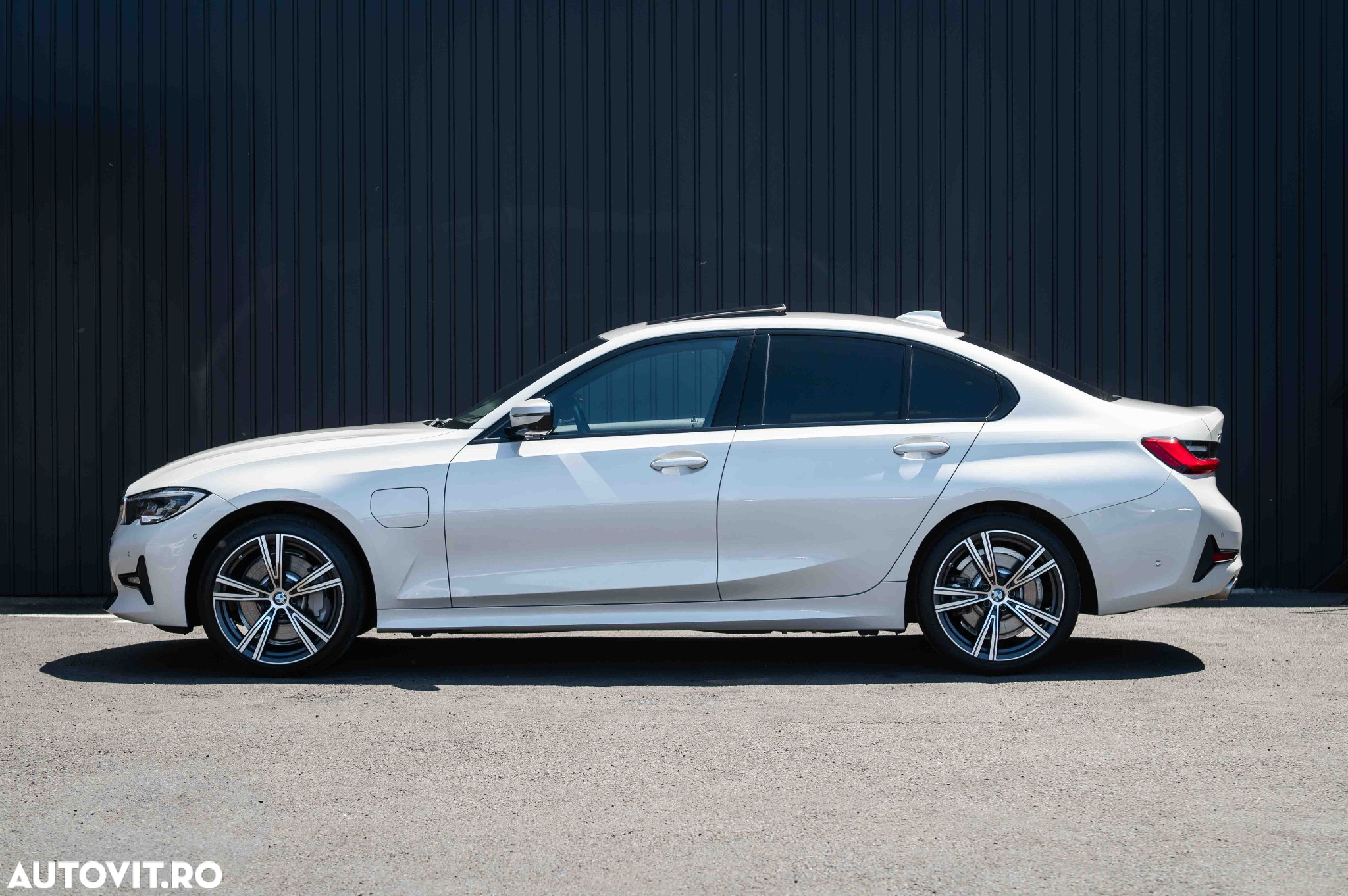 BMW Seria 3 330e xDrive AT PHEV - 9