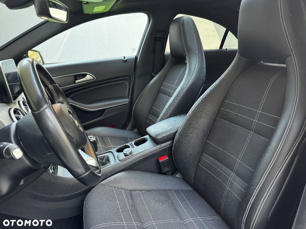 Mercedes-Benz CLA 180 Urban - 18