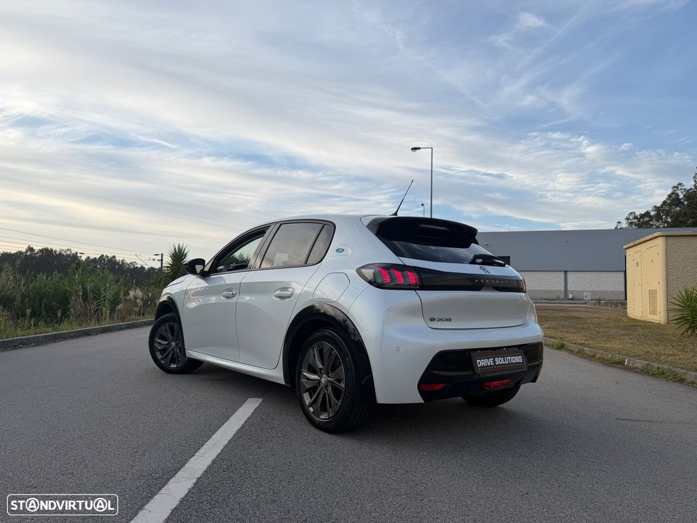 Peugeot e-208 Allure Pack - 13
